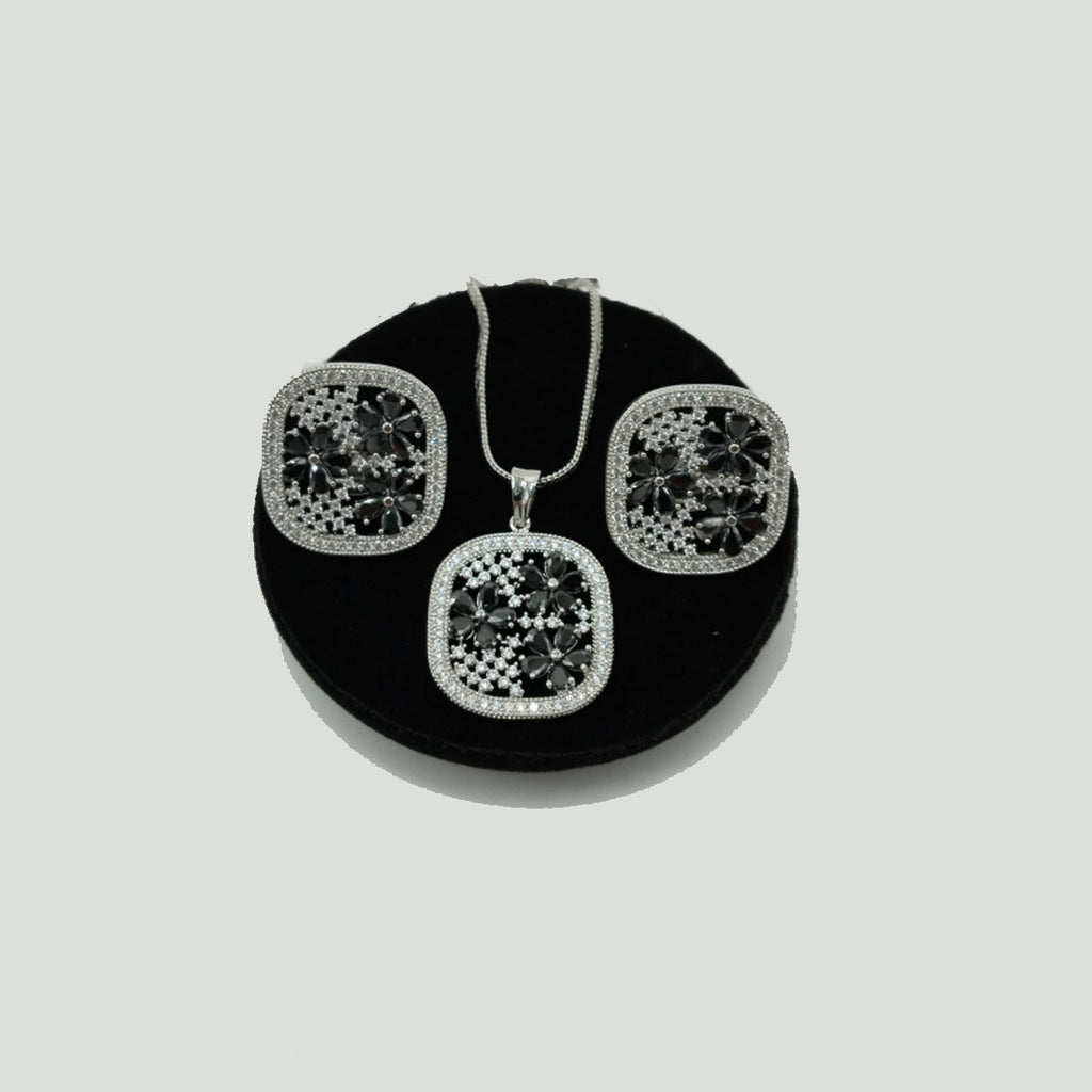 Bestselling American Diamond Locket Set – Must-Have Jewelry