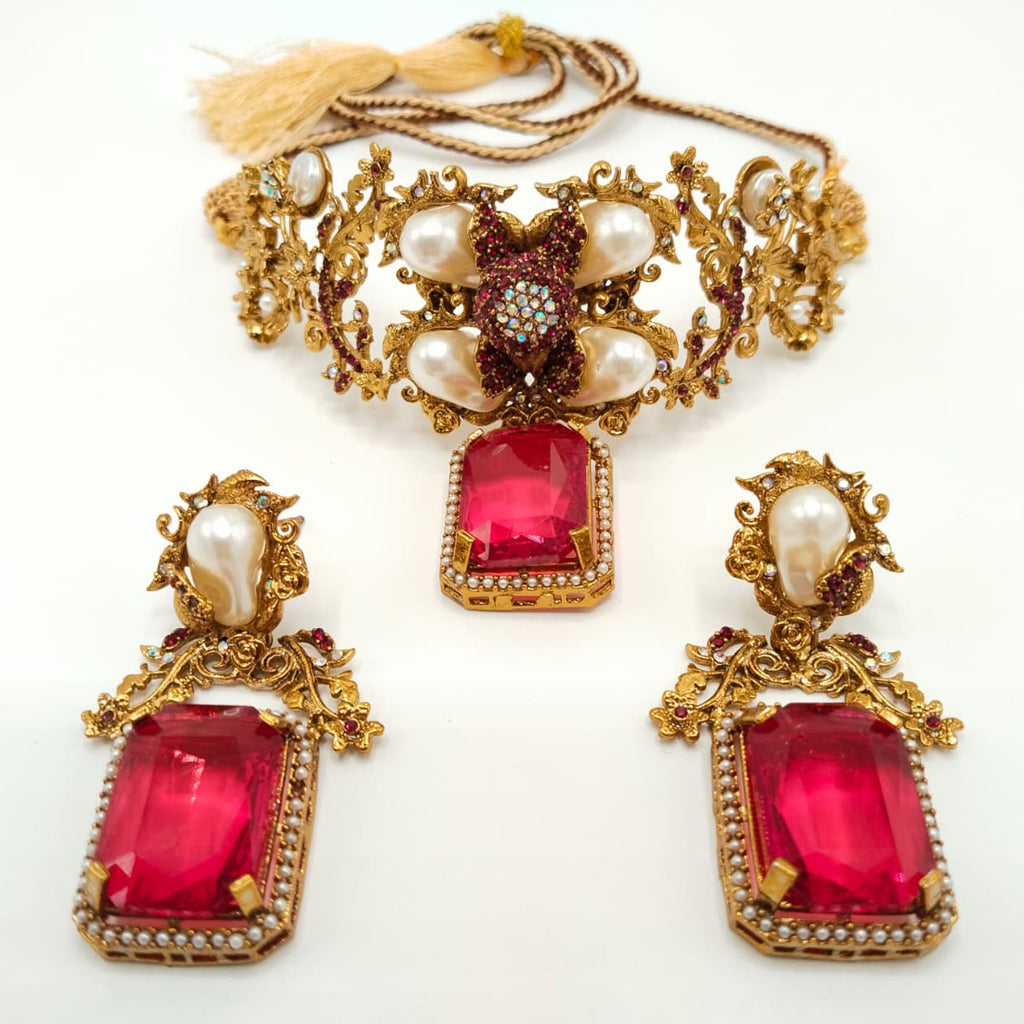 Antique Golden Choker Necklace Set with Stone & Pearl