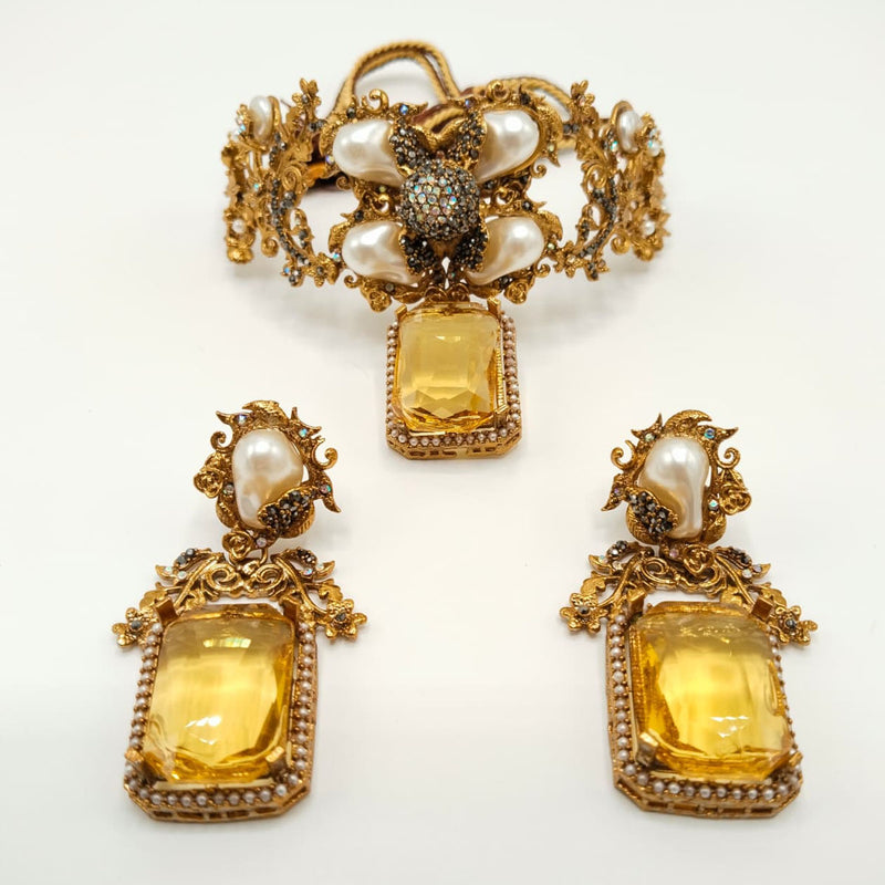 Antique Golden Choker Necklace Set with Stone & Pearl